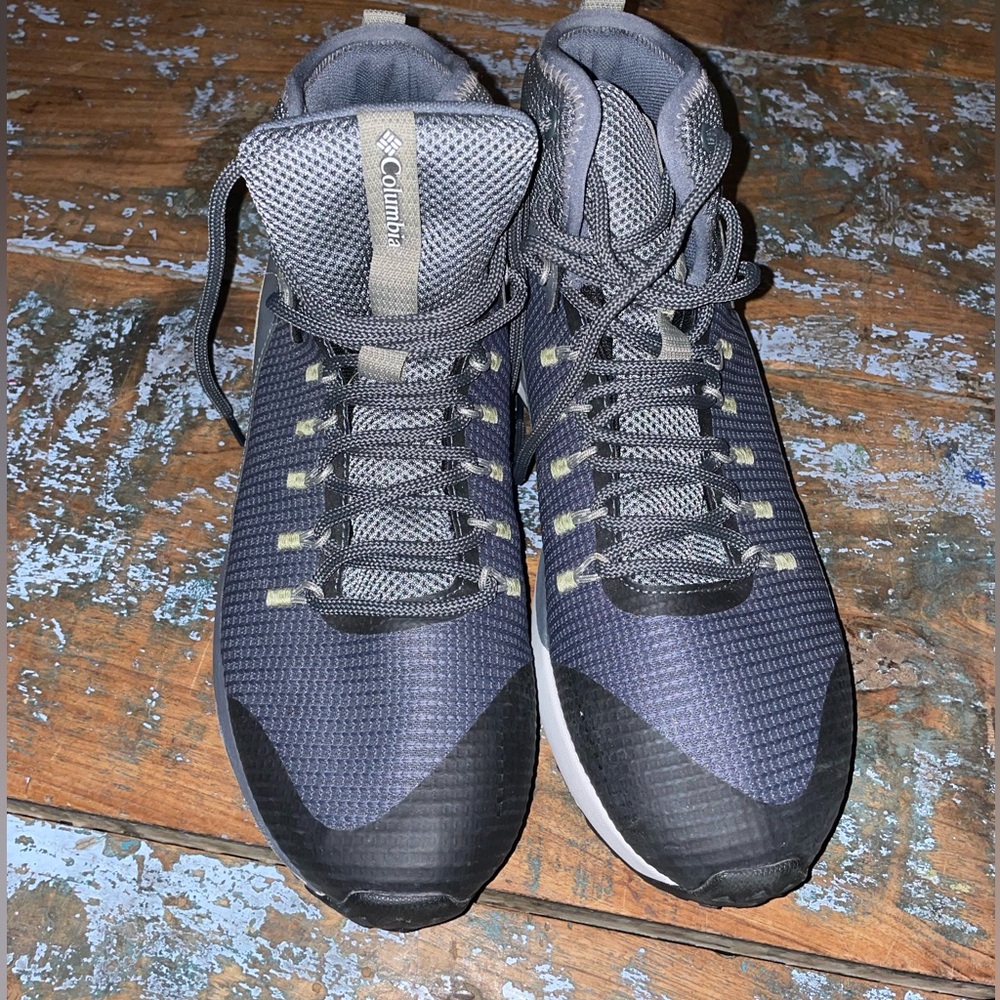 Columbia Men's Gray and Black Hiking Boots